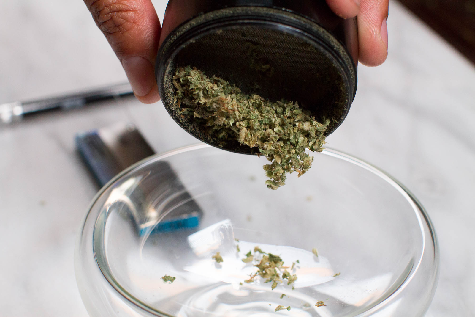 how-to-roll-a-joint-stems-marijuana